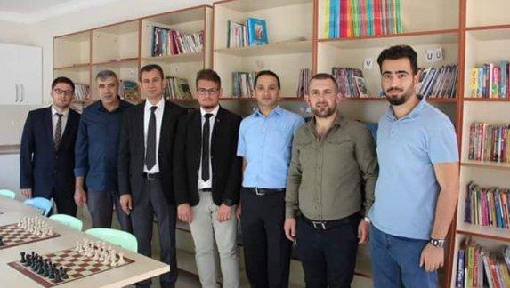 Amasya Üniversitesi Öğrencilerinden Gelinkaya İlkokulu Şehit Savaş Batu Kütüphanesine Kitap Yardımı 