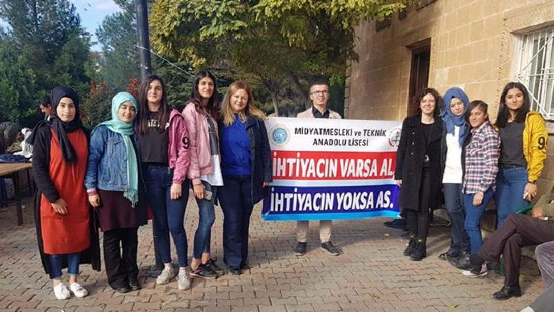 Midyat Mesleki ve Teknik Anadolu Lisesi Öğretmen ve Öğrencileri, büyük bir  Sosyal Yardımlaşma projesine imza attı.