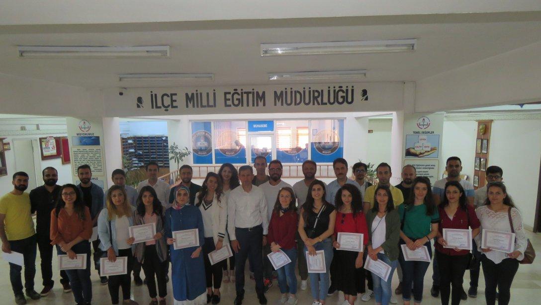 Türk Halk Müziği Korosunda Görev Alan Öğretmenler Ödüllendirildi.