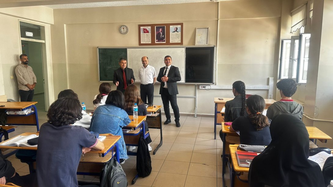 İlçe Milli Eğitim Müdürümüz Sayın Abdurrahim Demir, Şube Müdürümüz Faruk Tercan ile birlikte Midyat Anadolu Lisesi'ni ziyaret etti.